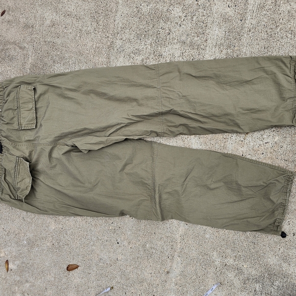 H&M Tan Cargo Pants with Adjustable Waistband and Relaxed Fit - Picture 6 of 7